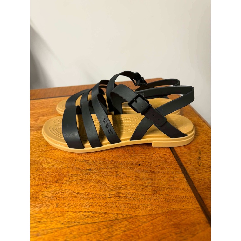 Crocs Tulum Strappy Sandal Black Tan Womens Size 8 Flat Buckle 206107-060 - Picture 2 of 7